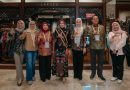 Bunda PAUD Lampung Batin Wulan Raih Penghargaan Nasional: Komitmen Nyata untuk Anak Usia Dini Bunda PAUD Lampung Batin Wulan Raih Penghargaan Nasional: Komitmen Nyata untuk Anak Usia Dini