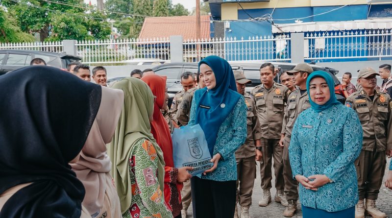 Bakti Sosial Ramadan, TP PKK Provinsi Lampung Salurkan Ratusan Paket Sembako