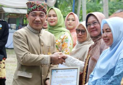 Peringati Hari Kartini 2026, 13 Wanita Helau Lampung Selatan Diberikan Penghargaan
