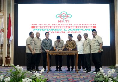 Gubernur Mirza Ajak HKTI Lampung Perkuat Hilirisasi Pertanian Untuk Kesejahteraan Petani Gubernur Mirza Ajak HKTI Lampung Perkuat Hilirisasi Pertanian Untuk Kesejahteraan Petani