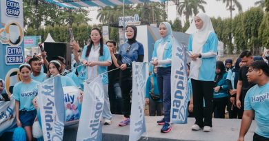 Purnama Wulan Sari Mirza Lepas Peserta Jalan Sehat Lansia, Ajak Wujudkan Lansia Sehat dan Bahagia Purnama Wulan Sari Mirza Lepas Peserta Jalan Sehat Lansia, Ajak Wujudkan Lansia Sehat dan Bahagia