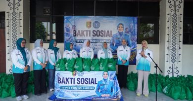 Sinergi TP PKK dan BAZNAS, Tali Asih Apresiasi Dedikasi Petugas Kebersihan Pemprov Lampung