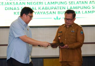 Kajari Lampung Selatan Serahkan Penetapan Perwalian, Dinas Sosial Kawal Hak Delapan Anak Yayasan Bussaina Lampung Kajari Lampung Selatan Serahkan Penetapan Perwalian, Dinas Sosial Kawal Hak Delapan Anak Yayasan Bussaina Lampung